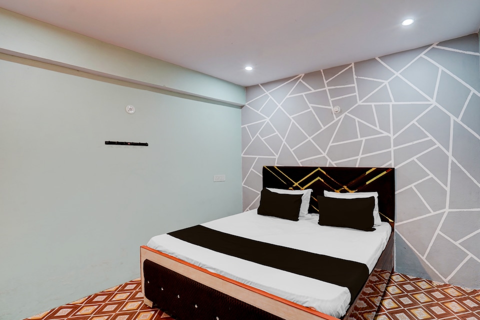  SPOT ON Swagatam Hotel, Railway Station Allahabad, Prayagraj