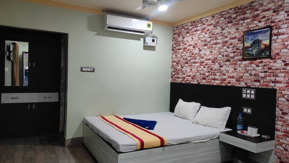 SPOT ON Majhdariya Village Cottage, Shibnibash, Shibnibash