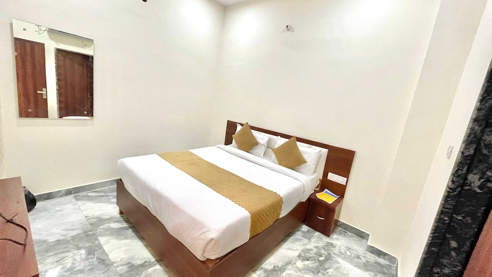 Hotel O Shiv Shankar , Corporate Complex, Agra