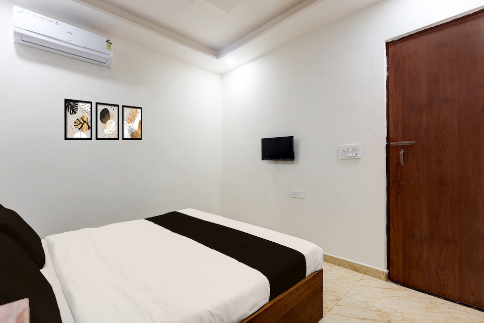 Hotel O Shiv Shankar , Corporate Complex, Agra
