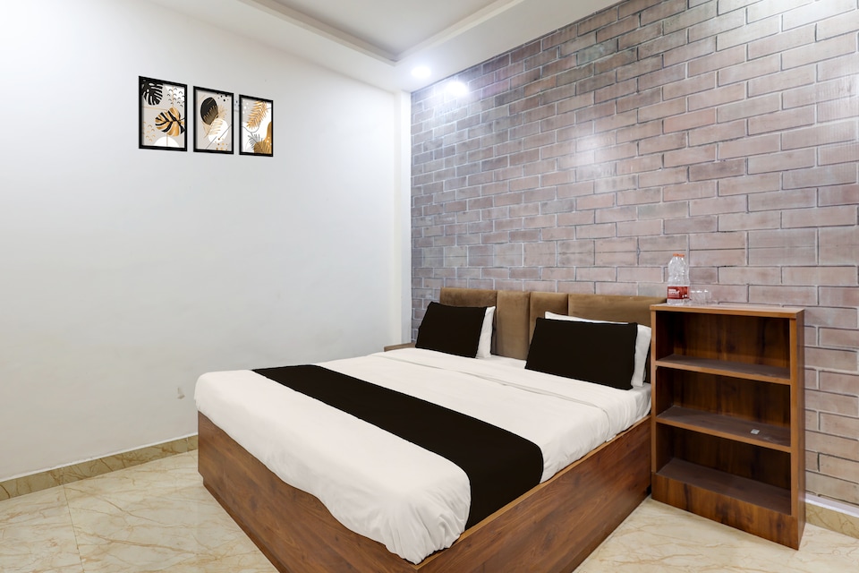 Hotel O Shiv Shankar , Corporate Complex, Agra