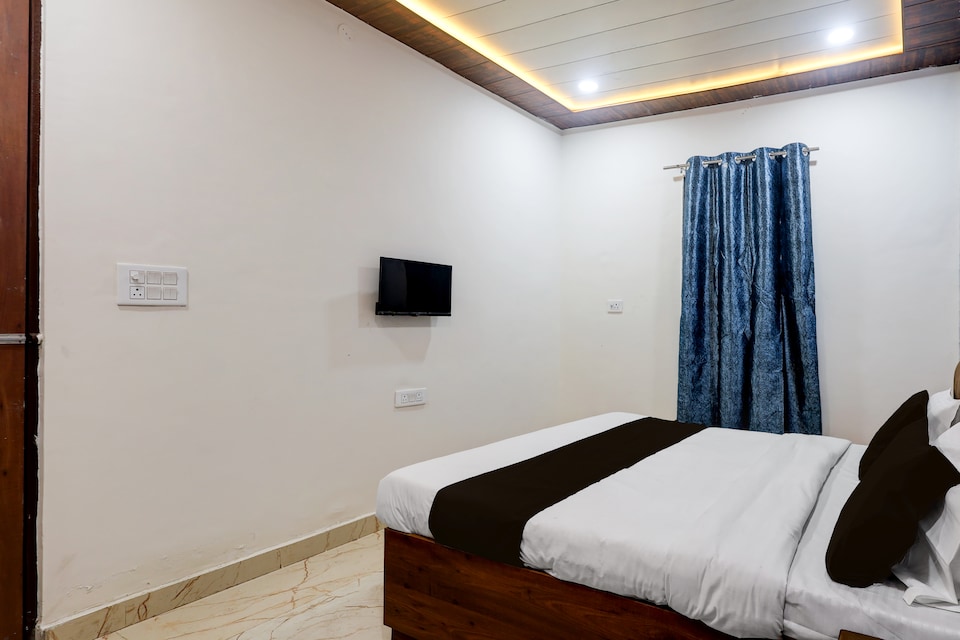 Hotel O Shiv Shankar , Corporate Complex, Agra