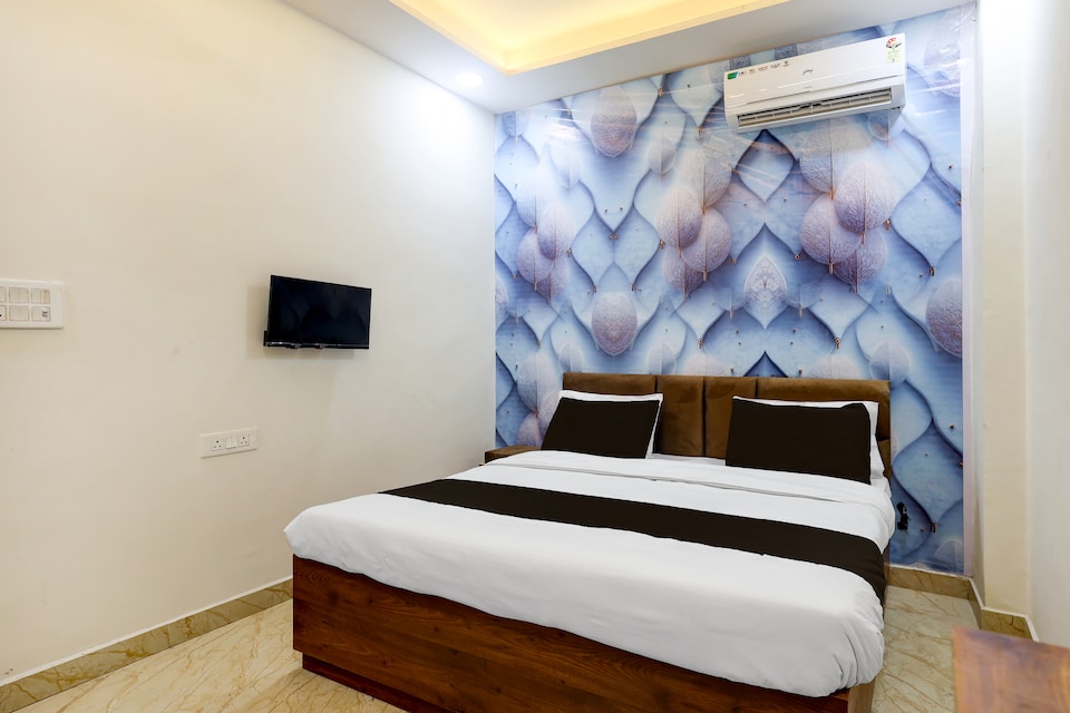 Hotel O Shiv Shankar , Corporate Complex, Agra