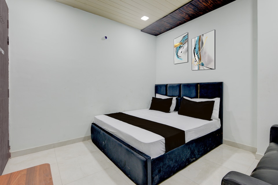 Hotel O In & Out, Faridabad, Faridabad