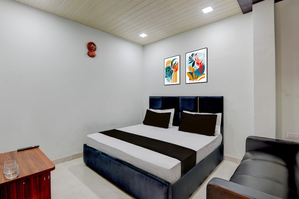 Hotel O In & Out, Faridabad, Faridabad