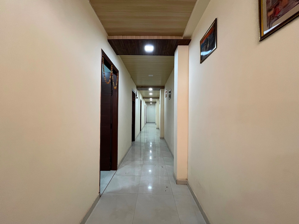 Hotel O In & Out, Faridabad, Faridabad