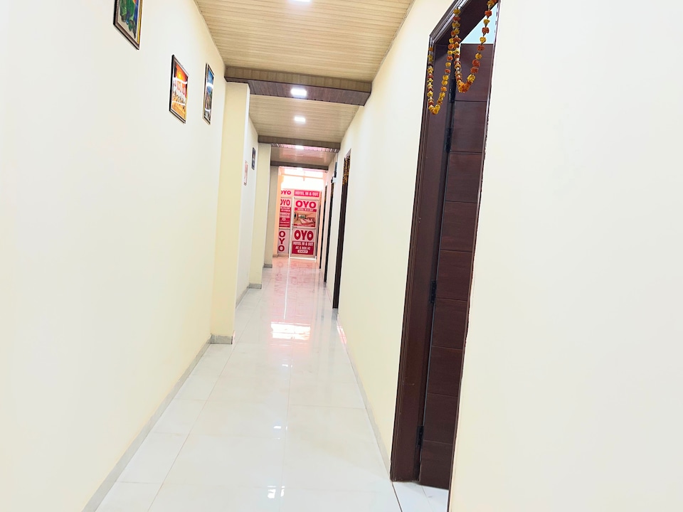 Hotel O In & Out, Faridabad, Faridabad