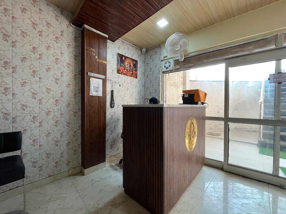 Hotel O In & Out, Faridabad, Faridabad