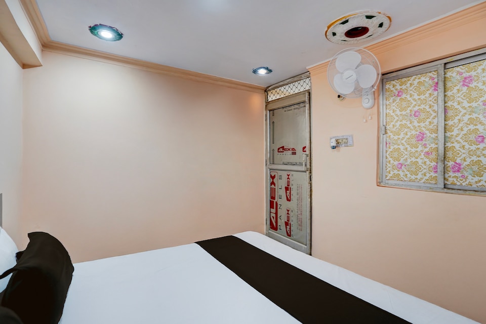 SPOT ON Amrita Hotel And Restaurant, Mumfordganj Allahabad, Prayagraj