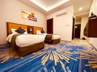 Dancenter Grand Luxury Suites Formerly Holiday Al Khaleej