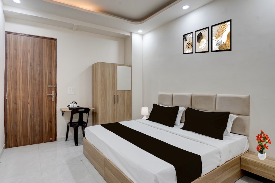 Hotel O Delhi Meerut Expressway Makanpur Formerly Crystal 24, Indirapuram Ghaziabad, Ghaziabad