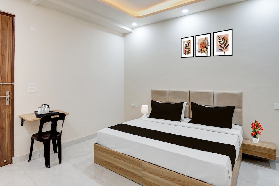 Hotel O Delhi Meerut Expressway Makanpur Formerly Crystal 24, Indirapuram Ghaziabad, Ghaziabad