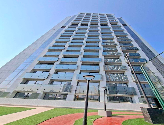 Luxury Living at Cloud Tower JVT with Pool Gym & Sports Facilities