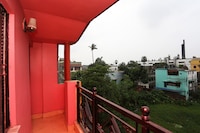 OYO Debalay Guest House Near Dakshineswar Kali Temple