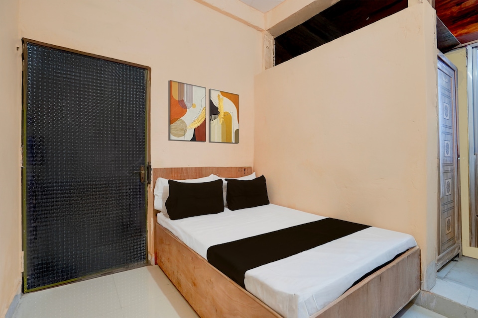 SPOT ON Ayansh Hotel, Mumfordganj Allahabad, Prayagraj