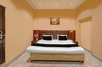 SPOT ON The Gilded Petals