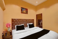 SPOT ON The Gilded Petals