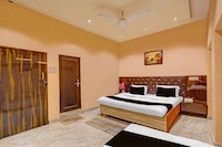 SPOT ON The Gilded Petals