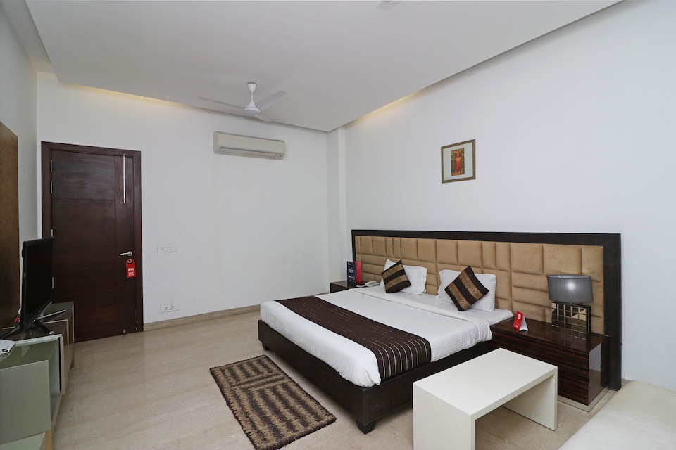 OYO 13575 Green Vogue, HUDA CENTRE 1, गुड़गांव