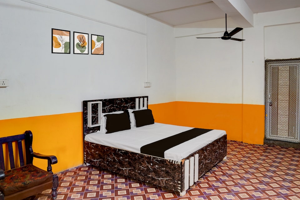 SPOT ON New Diamond Hotel, Jhusi, Prayagraj