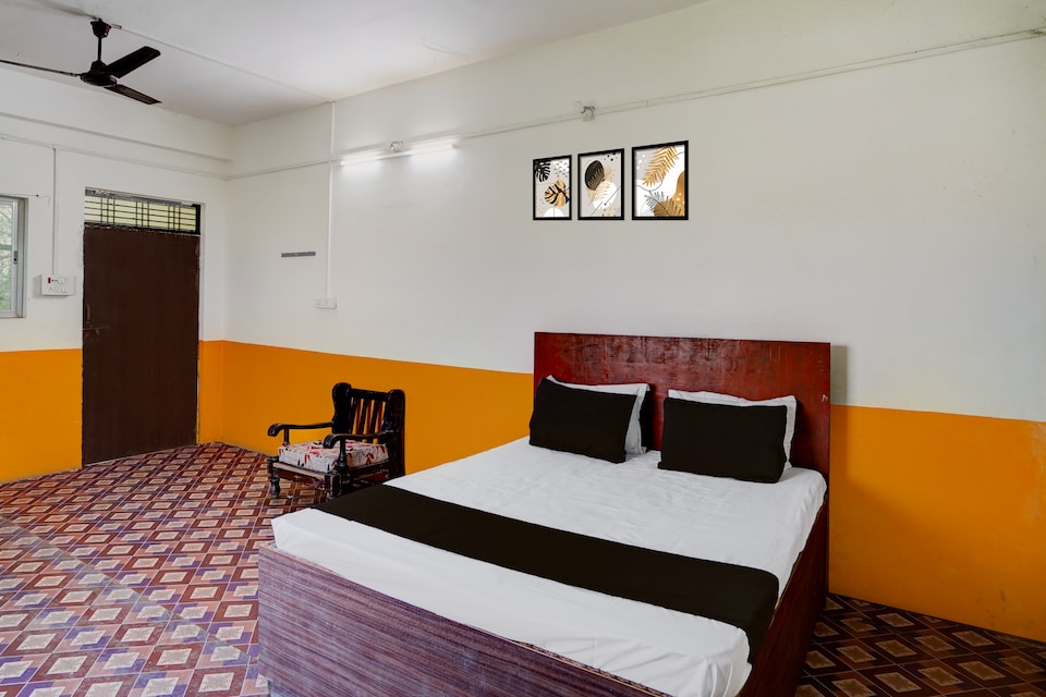 SPOT ON New Diamond Hotel, Jhusi, Prayagraj