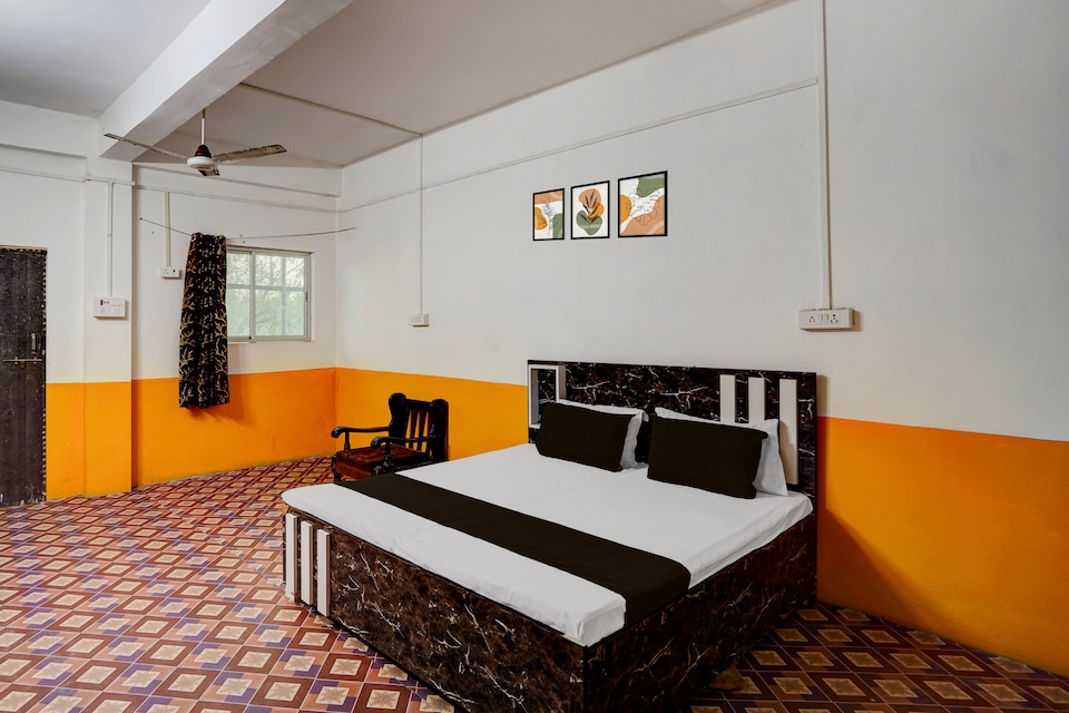 SPOT ON New Diamond Hotel, Jhusi, Prayagraj