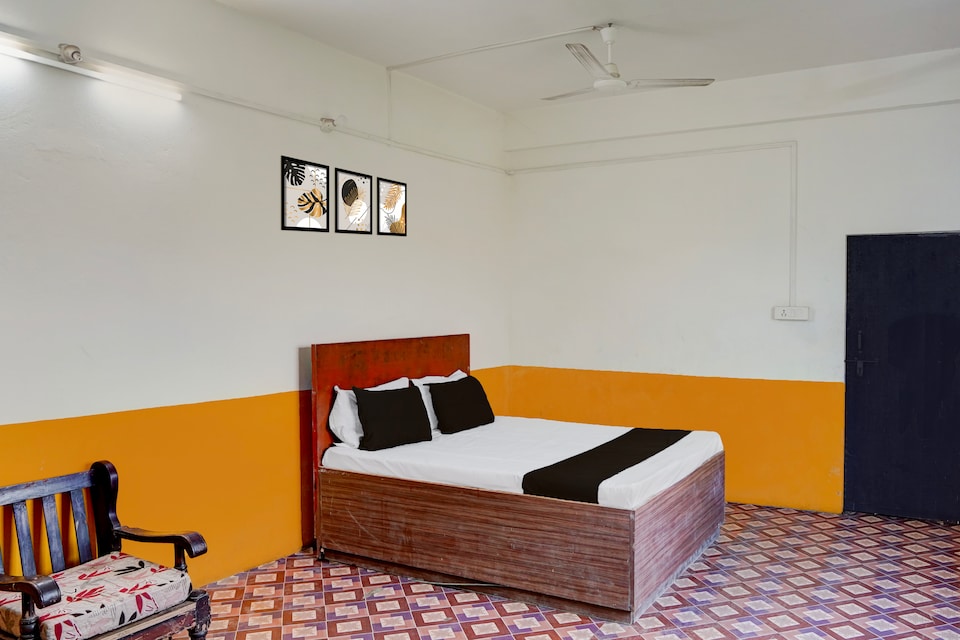 SPOT ON New Diamond Hotel, Jhusi, Prayagraj