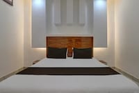 OYO 842418 Rudrax Hotel