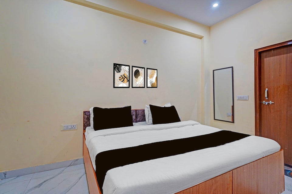 Hotel O RV Hotel, Noida City, Noida