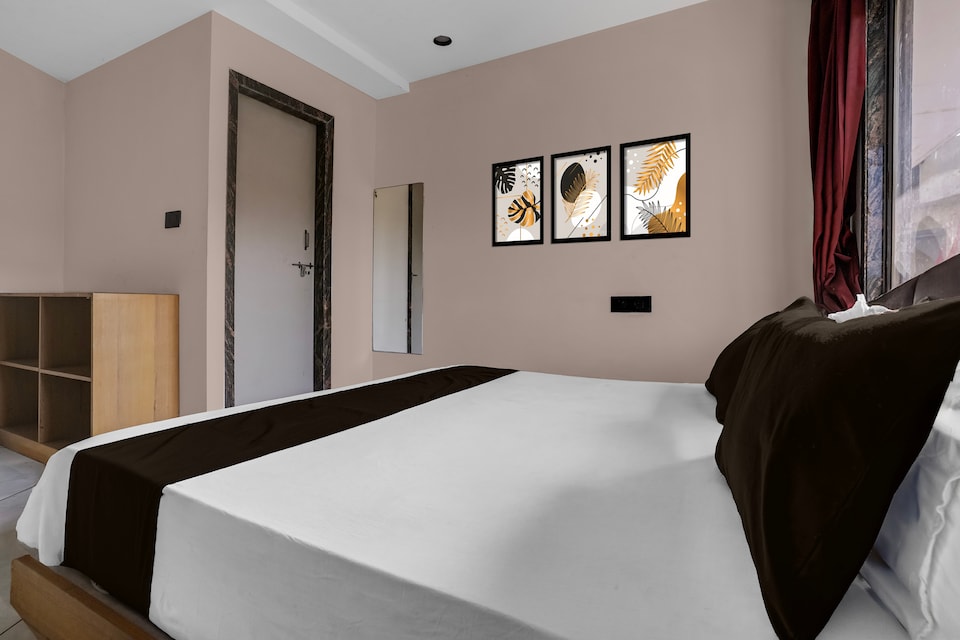 Hotel O Dwarkadhish , Palsana, Surat