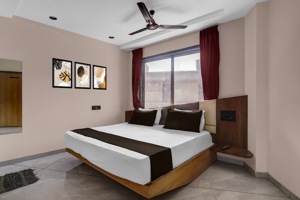 Hotel O Dwarkadhish , Palsana, Surat