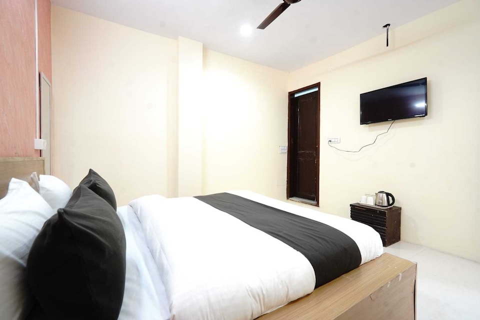 Hotel O The Amor INN, Pitampura - Rohini Delhi, Delhi