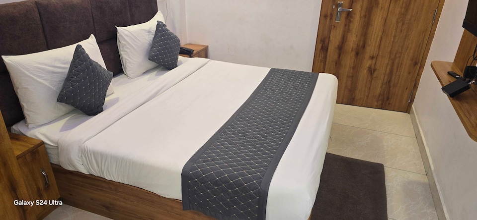 Hotel O shivam guest house and hotel, Rambagh Allahabad, Prayagraj