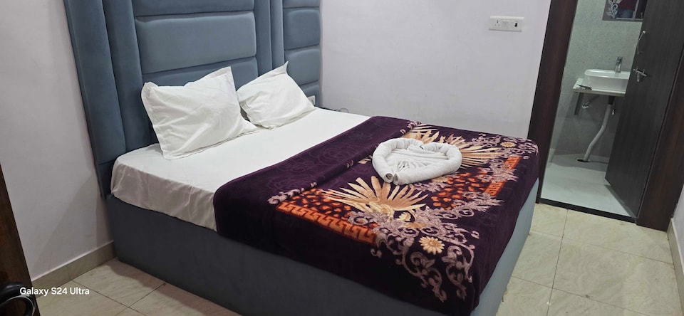 Hotel O shivam guest house and hotel, Rambagh Allahabad, Prayagraj