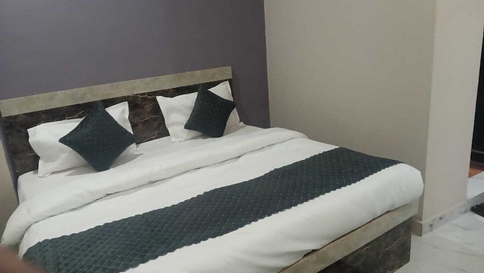 Hotel O The SKY INN, Vikas Nagar Lucknow, Lucknow