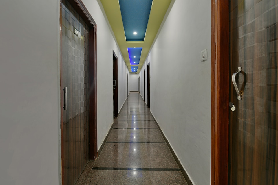 OYO Flagship 13588 Mahaveer International, Godowlia, Varanasi