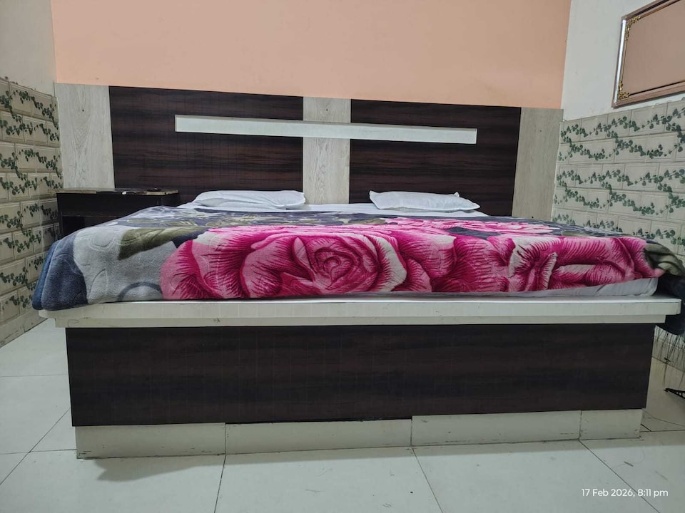 Hotel O Cross King Hotel & Restaurant , Mall Road Bathinda, Bathinda