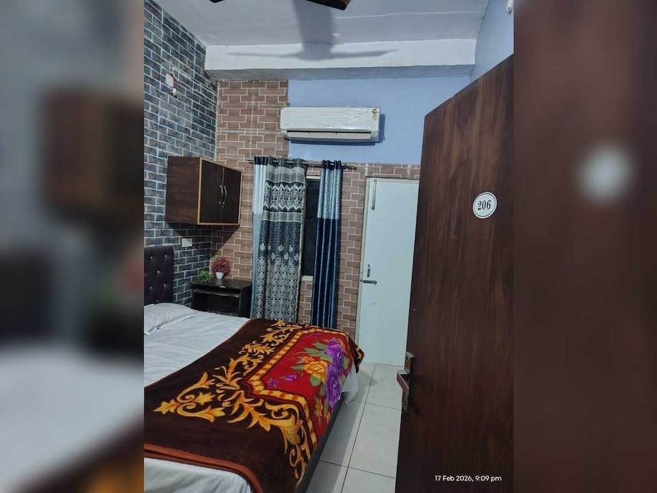 Hotel O Cross King Hotel & Restaurant , Mall Road Bathinda, Bathinda