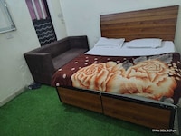 Hotel O Cross King Hotel & Restaurant 