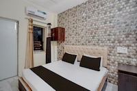 Hotel O Cross King Hotel & Restaurant 