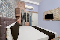 Hotel O Cross King Hotel & Restaurant 