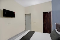 Hotel O Cross King Hotel & Restaurant 