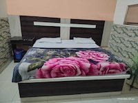 Hotel O Cross King Hotel & Restaurant 