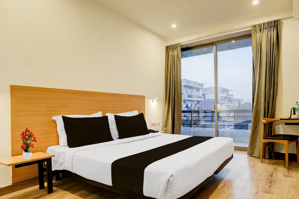 Super Townhouse Sector 39 Gurgaon, Medanta, Gurgaon