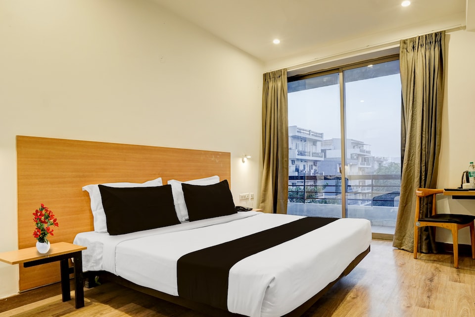 Super Townhouse Sector 39 Gurgaon, Medanta, Gurgaon