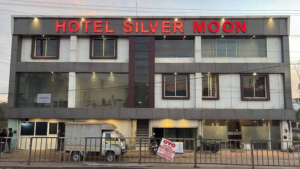 SPOT ON Hotel Silver Moon, Pithampur Indore, Indore