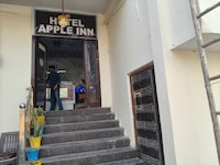  HOTEL O  APPLE INN