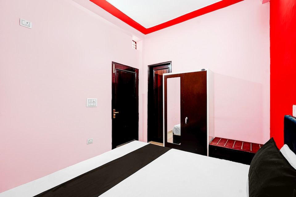 Hotel O Moonville Pusta, Noida City, Noida