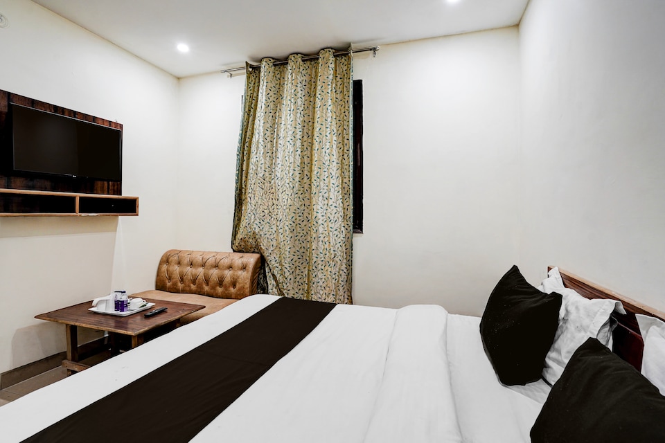 SPOT ON SAVERA INN , Indirapuram Ghaziabad, Ghaziabad