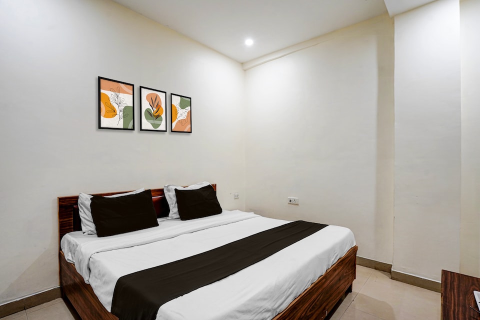 SPOT ON SAVERA INN , Indirapuram Ghaziabad, Ghaziabad